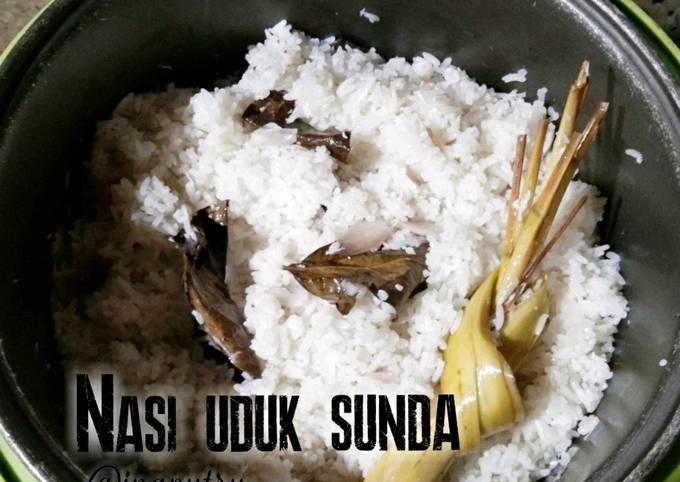 Nasi uduk khas sunda rice cooker