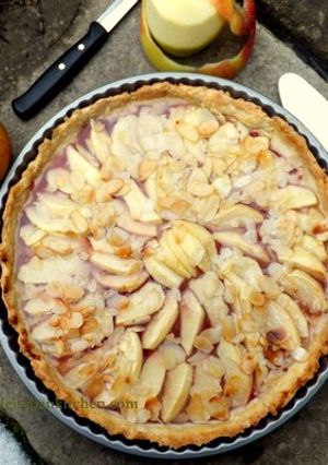 A picture of Apple and almonds tart.