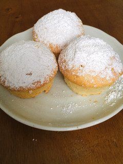 A picture of Basic Vanilla Cupcakes.