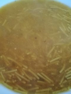 Una foto de Sopa vegetal con fideos integrales