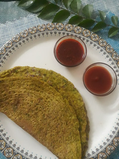 मूंग दाल चीला (moong dal cheela recipe in Hindi) रेसिपी मुख्य फोटो