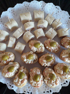 Una foto de Montaditos de atún