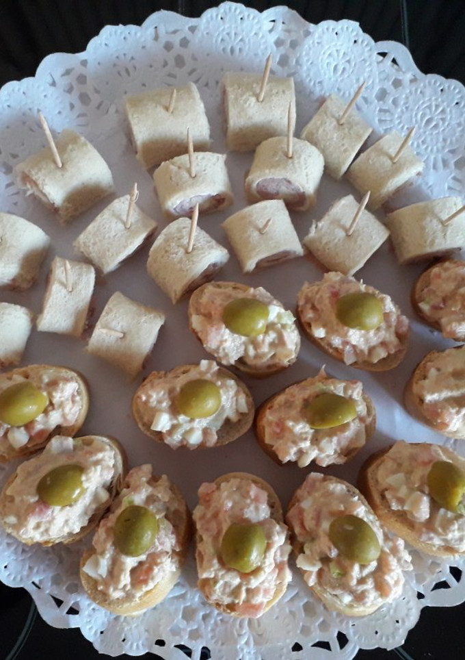 Una foto de Montaditos de atún