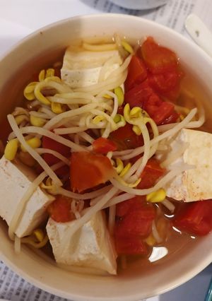 大豆芽蕃茄豆腐湯 的食譜成品照片