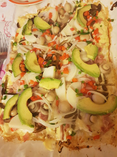 Una foto de Pizza grez con masa de pollo