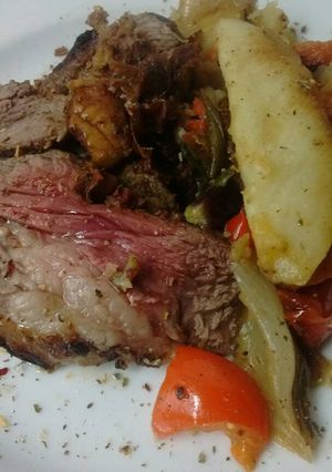 Una foto de Colita de cuadril mechada con verduras