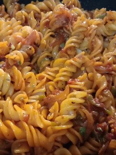स्पाइसी पास्ता (Spicy pasta recipe in hindi) रेसिपी मुख्य फोटो