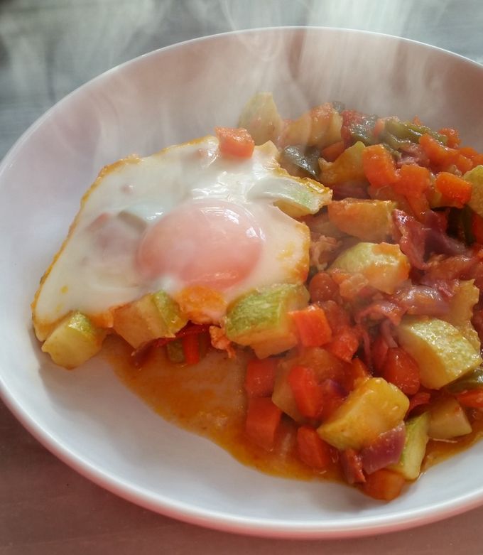 Foto principal de Pisto de verduras con huevo