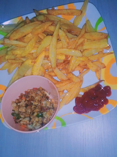 A picture of Chips with scrambled egg.