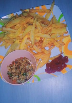 A picture of Chips with scrambled egg.