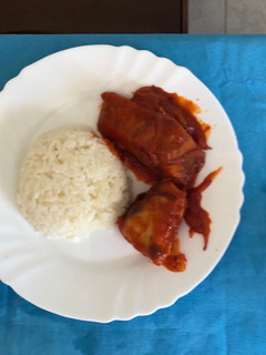 Una foto de Bonito en salsa de tomate con arroz