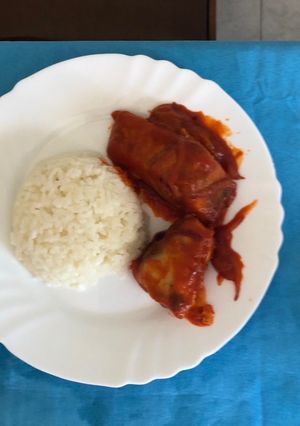 Una foto de Bonito en salsa de tomate con arroz