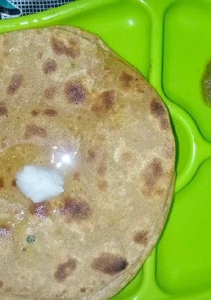 आलू के परांठे(Aloo ka paratha recipe in Hindi) रेसिपी मुख्य फोटो