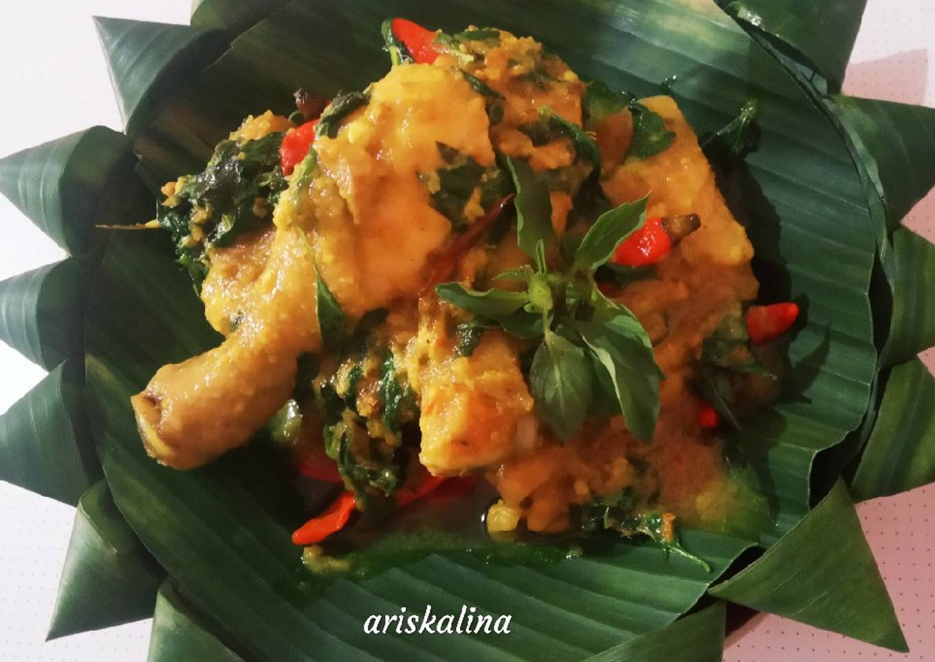 Ayam bumbu kuning kemangi