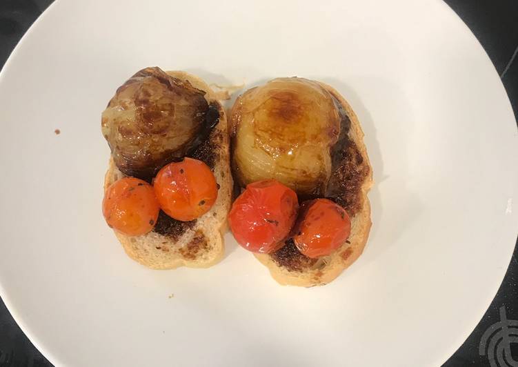 Pintxo de chalota caramelizada y tomates cherrys