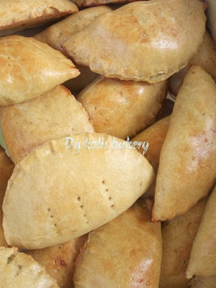 A picture of Baked meat pie.