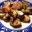 Caballas fritas con majado imperial, y guindillas