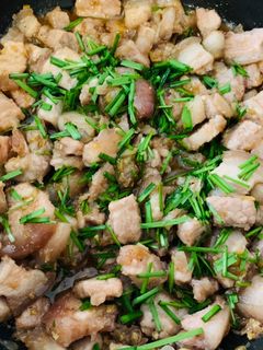 Hình của món Thịt kho mắm ruốc.