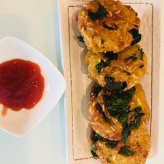 A picture of Spinach-flatten rice cutlets.