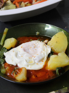 Una foto de Acelgas con patatas, tomate y huevo