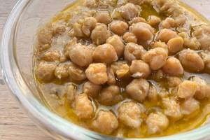 Lebanese Balila (chickpeas with garlic and olive oil) - under 30 minutes recipe main photo