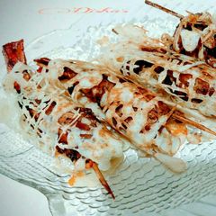 A picture of Teriyaki prawns with net crepes.