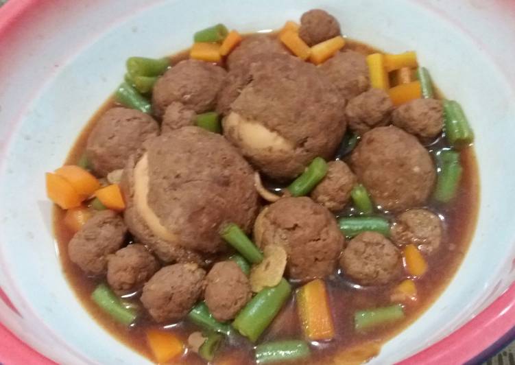 Semur bola daging telur