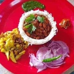 A picture of Kashmiri rajma with steamed rice.