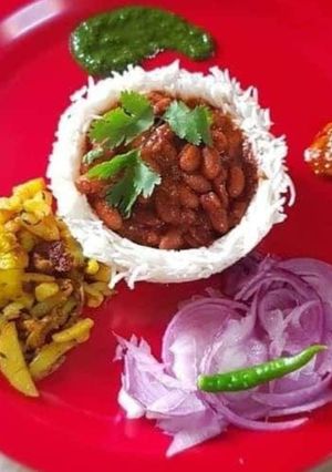 A picture of Kashmiri rajma with steamed rice.