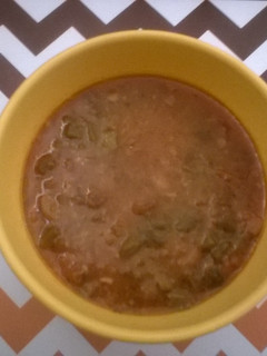 Una foto de Sopa de habas con nopales en olla de cocción lenta