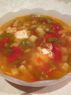 Una foto de Sopa de judías planas, apio nabo y huevos de codorniz