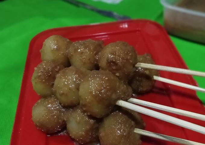 Cara Gampang Membuat Cilok Eempuk Bumbu Kacang yang Lezat