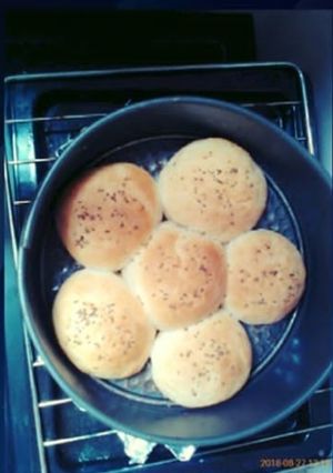 A picture of Baked pav buns.