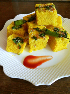 खमन ढोकला (Khaman dhokla recipe in hindi) रेसिपी मुख्य फोटो