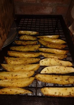 Una foto de Papas en cuña a la parrilla