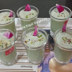 A picture of Dates and paan patta shots.