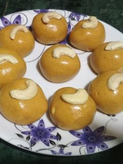 बेसन के लड्डू (Besan ke ladoo recipe in hindi) रेसिपी मुख्य फोटो