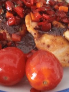 Una foto de Pechugas de Pollo a la Miel y Mostaza con Verduritas a la Mantequilla
