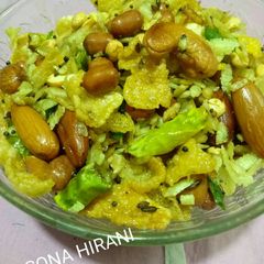 A picture of Panchratan chivda.