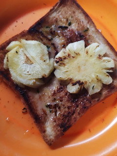 Foto resep Garlic Bread Toast with Grilled Pineapple
