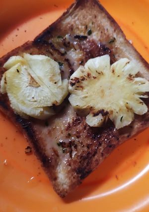 Foto resep Garlic Bread Toast with Grilled Pineapple