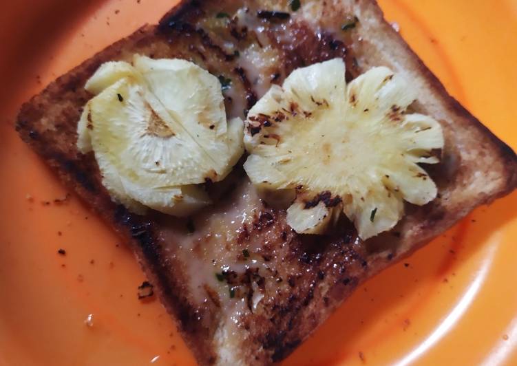 Garlic Bread Toast with Grilled Pineapple