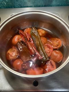 Una foto de Salsa Roja estilo @Jauregrill con chiles pasilla 🌶️ mirasol y jitomates 🍅