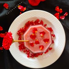 A picture of Gul Anar Lassi.
