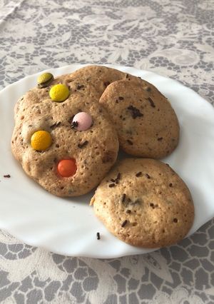 Una foto de Galletas con virutas de chocolate y lacasitos thermomix 🍪