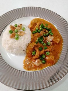 صورة لوصفة دجاج بالكاري مع أرز ابيض