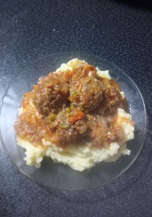 Una foto de Albóndigas con puré