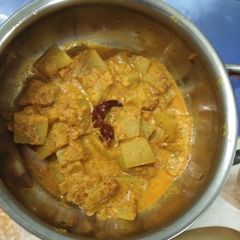 A picture of Lauki curry with mustard seeds and poppy seeds paste.