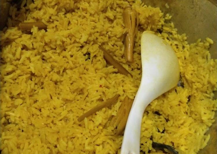 makanan Nasi kuning Jadi, Lezat Sekali