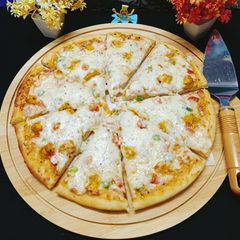 A picture of Chicken Pizza 🍕🍕.